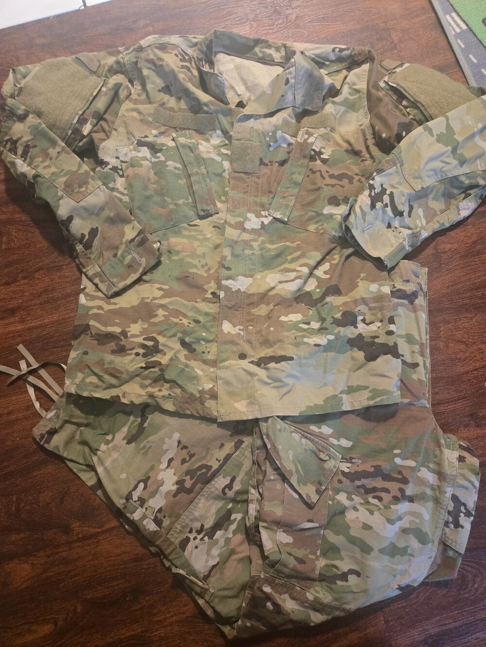 US Army Coat/Trouser Size Medium- Uniform Set